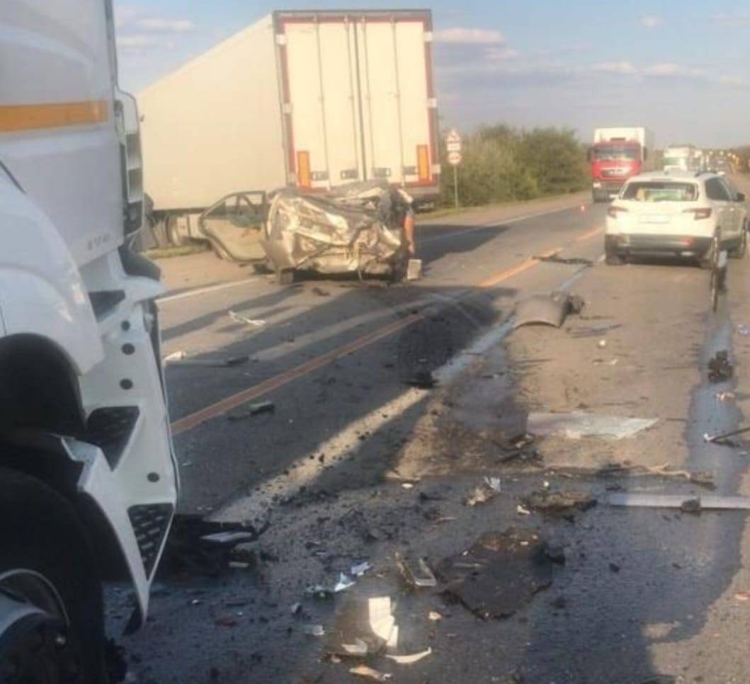 На Дону в ДТП с участием двух грузовиков и двух легковых авто два человека погибли и несколько пострадали