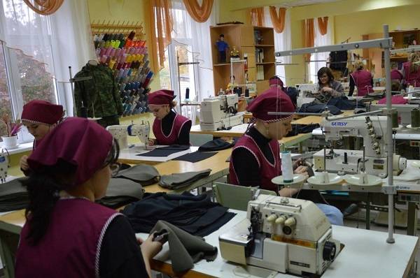 На Дону жены мобилизованных создали швейное сообщество для пошива повязок