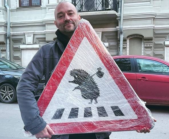 Дорожный знак «Осторожно, ежики» согласовал и начнет устанавливать ростовский музыкант