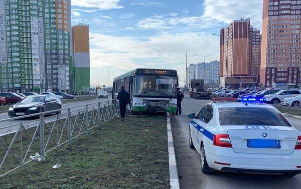 В Ростове за сутки автобусы маршрута №71 с пассажирами в салонах дважды устроили ДТП