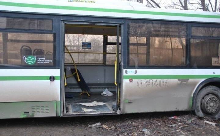 В Ростовской области из пассажирского автобуса после ДТП достали 12 пассажиров, половина — дети