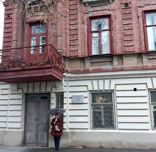 В Таганроге следком проверит законность расселения жильцов дома, в котором хотят организовать музей Фаины Раневской