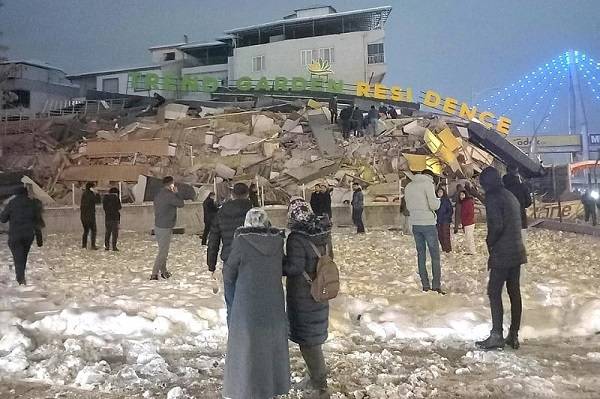 Землетрясение в Турции 6 февраля: сколько жертв, разрушений, что с россиянами на курортах?