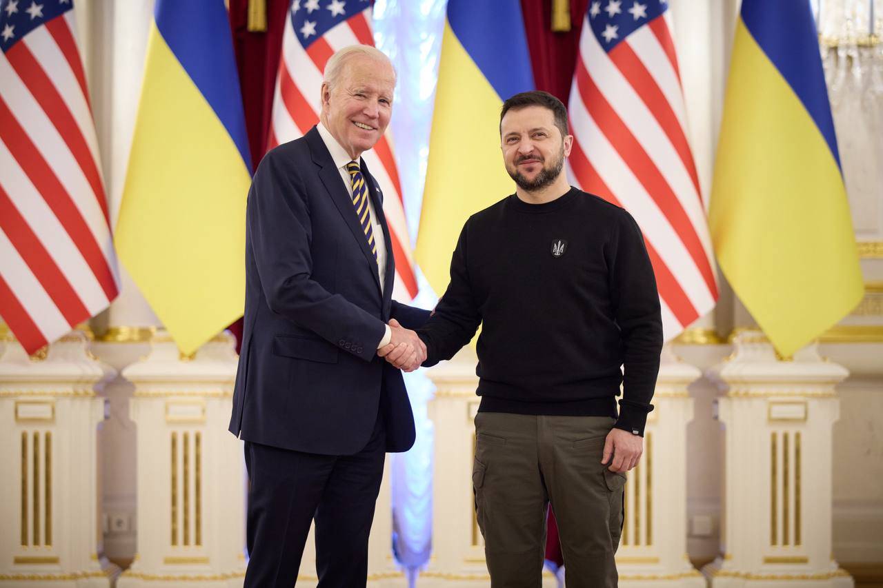 Байден официально прибыл в Киев и может объявить о поставках дальнобойного оружия