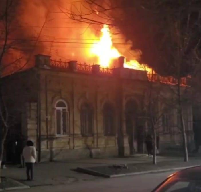 В Таганроге сгорел памятник архитектуры Дом Лобанова на Греческой