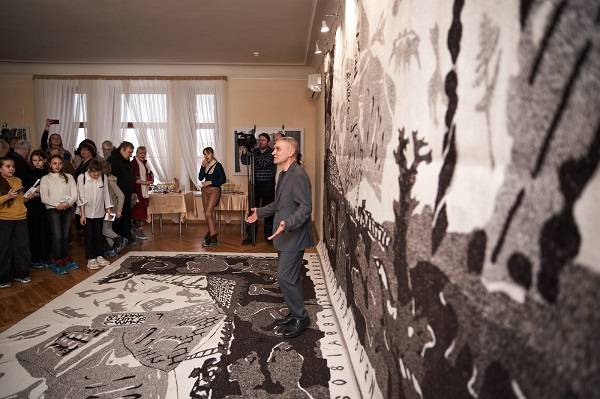 В Таганроге во Дворце Алфераки выставлен  ковер – хранитель «личного города» Юрия Фесенко