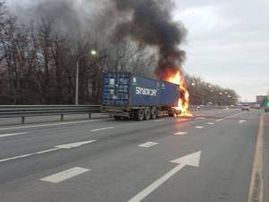 В Ростовской области на трассе М-4 «Дон» сгорел грузовик