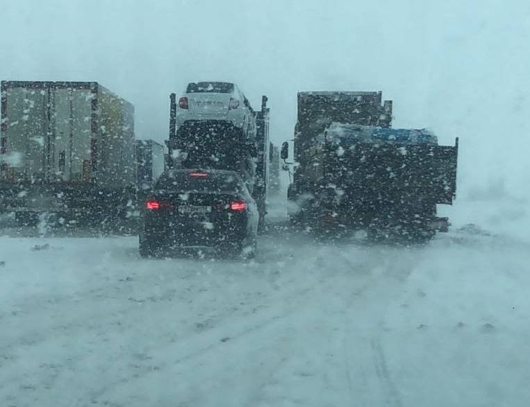 В Ростовской области на М-4 «Дон» из-за снегопада ограничено движение большегрузов