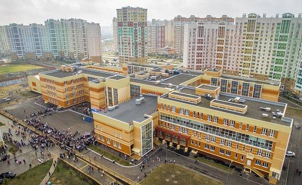 Ростовские власти предложили родителям из Левенцовки отдать первоклассников в три другие школы