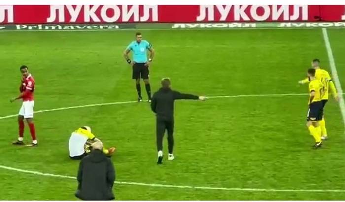 Валерий Карпин после матча «Ростова» со «Спартаком» бросился на судью и получил от него красную карточку