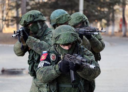 В Москве на время праздников патрулям Росгвардии раздали антидроновые ружья и бинокли