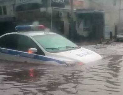 В Ростове спасатели приступили к дежурству в дождь, чтобы не допустить гибели людей