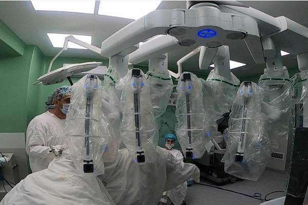 В Ростове роботы сделали операцию по резекции желудка девушке с ожирением