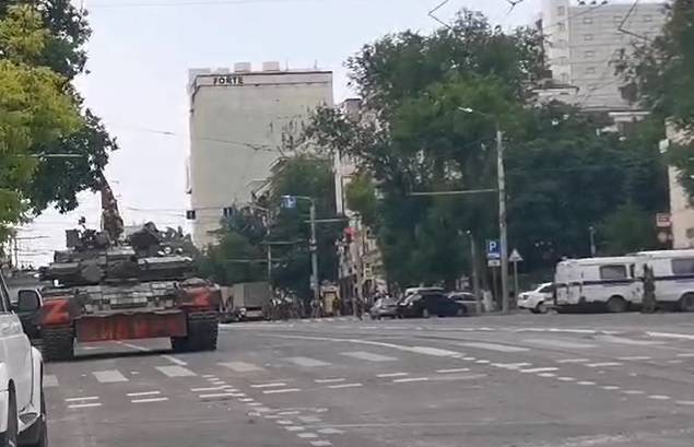 Полицейские изъяли брошенные в Ростове во время мятежа мины, гранатометы и БТР