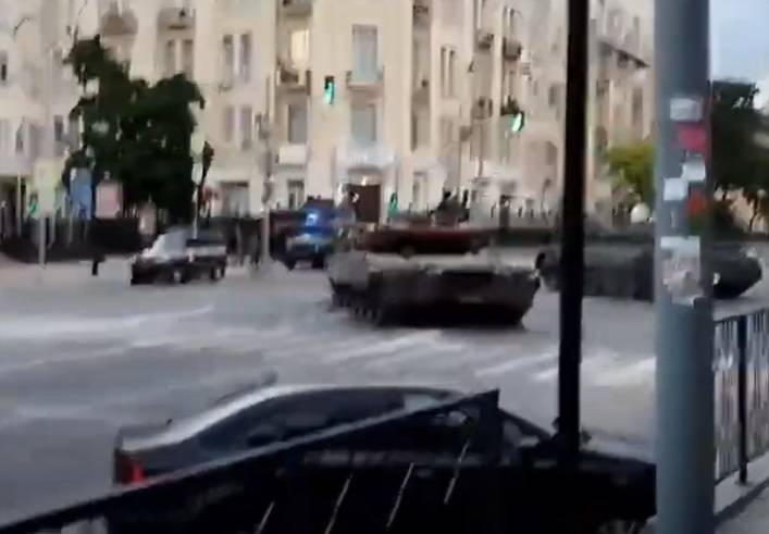 По улицам Ростова проехали танки утром 24 июня