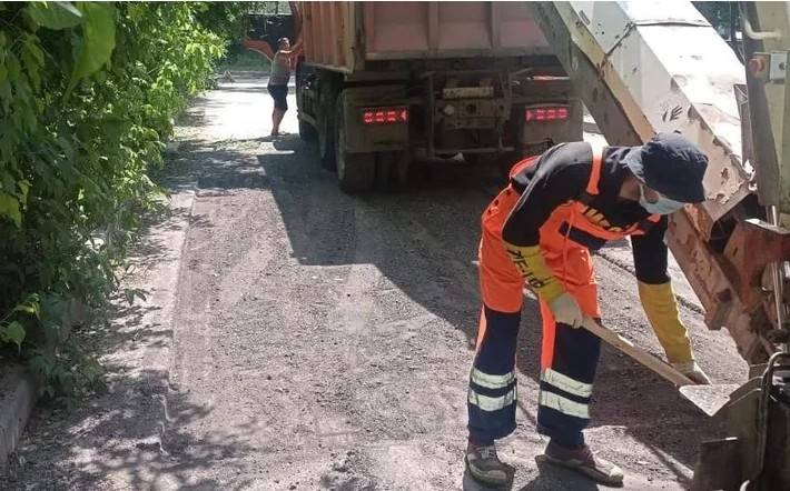 Власти Ростова выделили 80 млн рублей на ремонт 60 тыс. кв. метров внутриквартальных дорог