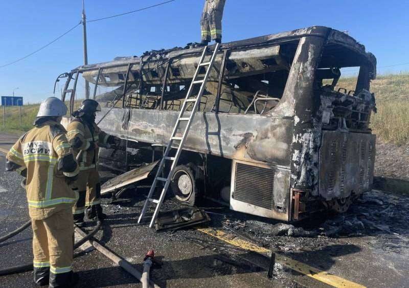Междугородний автобус маршрута Геленджик — Ростов сгорел на трассе М-4 «Дон»