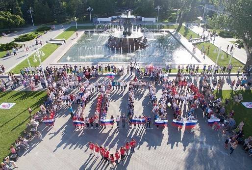 В Ростове проходят массовые мероприятия в честь Дня флага