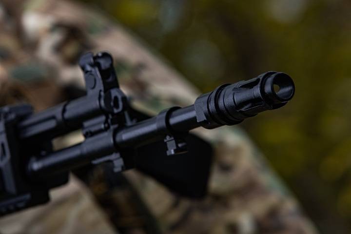 В Ростовской области для школ закупили макеты гранат, пистолетов и АК-47