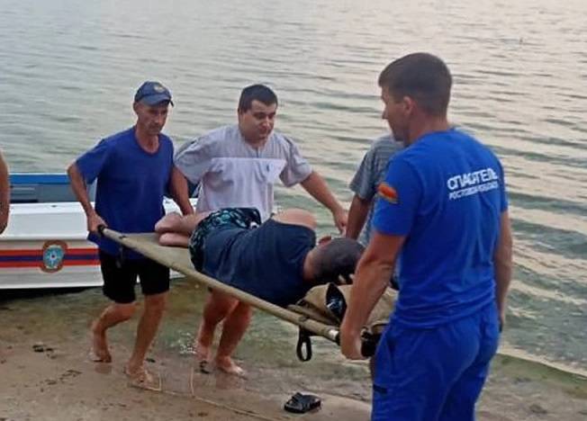 В Ростовской области мужчина упал с обрыва во время селфи