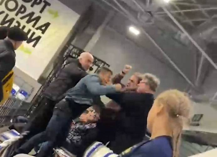 В Ростове на матче женских гандбольных команд подрались трое мужчин
