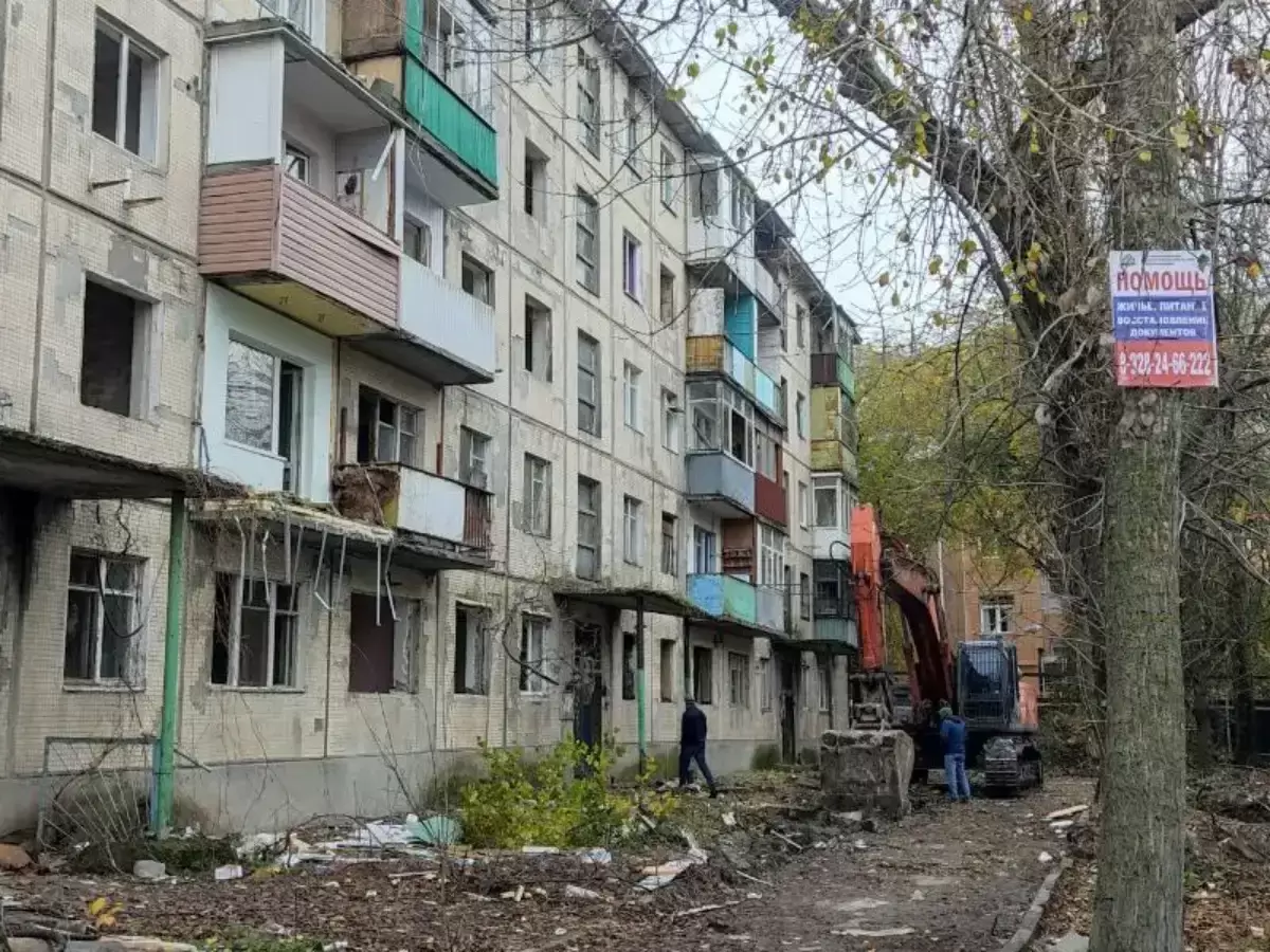 В Ростове начали сносить скандальную пятиэтажку