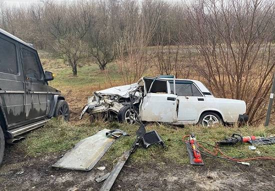 В Ростовской области Mercedes G 500 протаранил «Ладу», ее водитель погиб