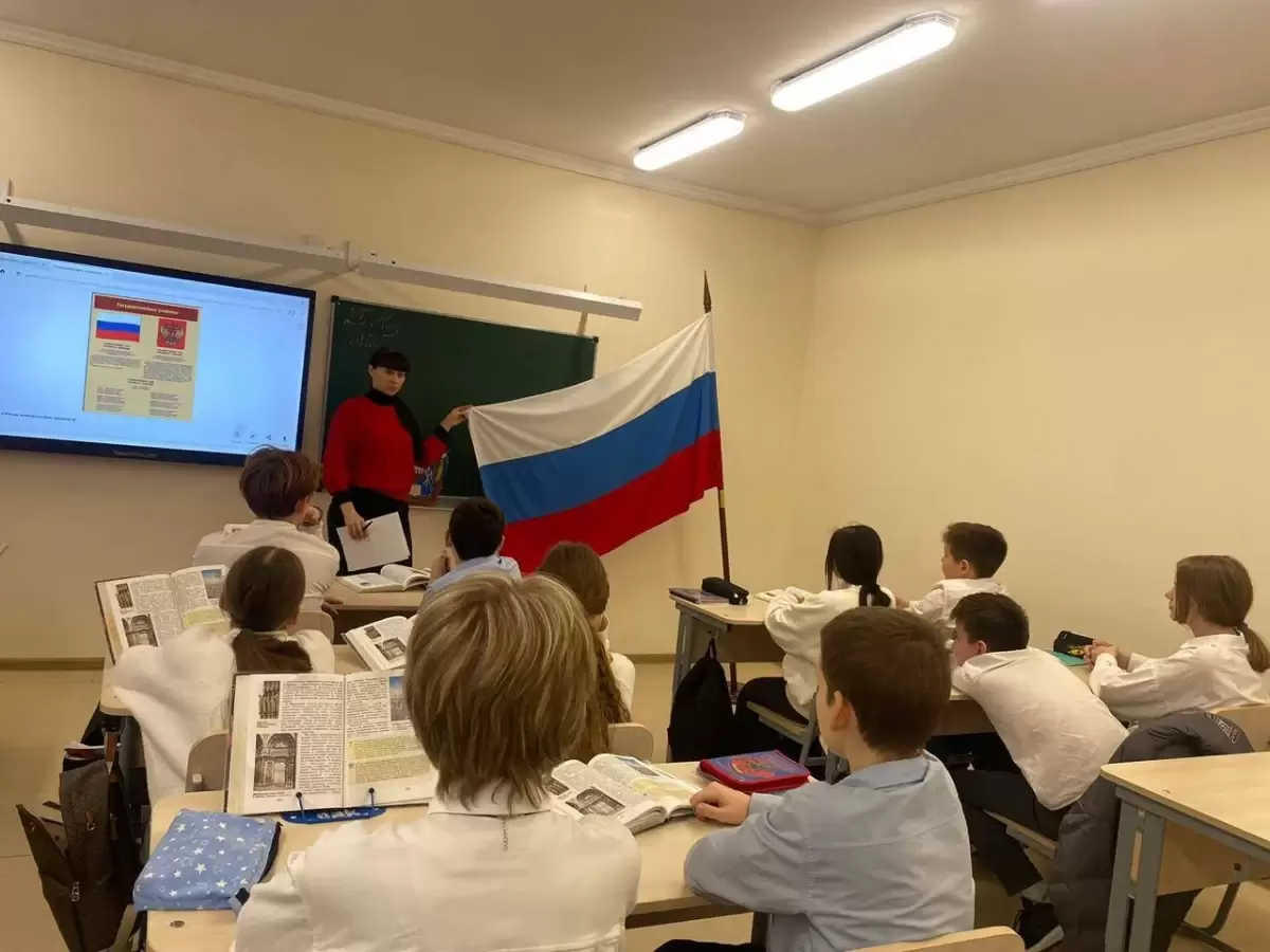 В некоторых школах Ростовской области девочкам запретили ношение брюк