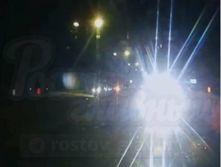 В Ростове задержали водителя, который ослеплял машины сзади