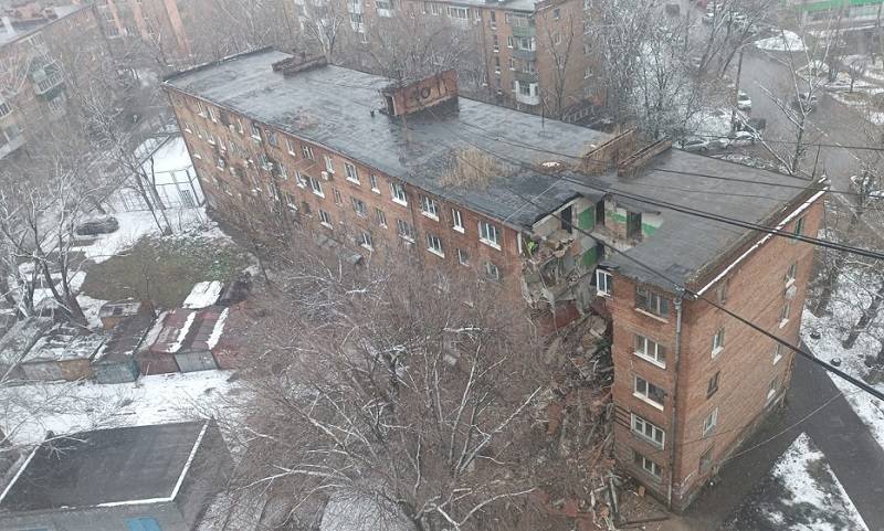 В Ростове владельцев квартир аварийного дома не пустят к запертым в них животным