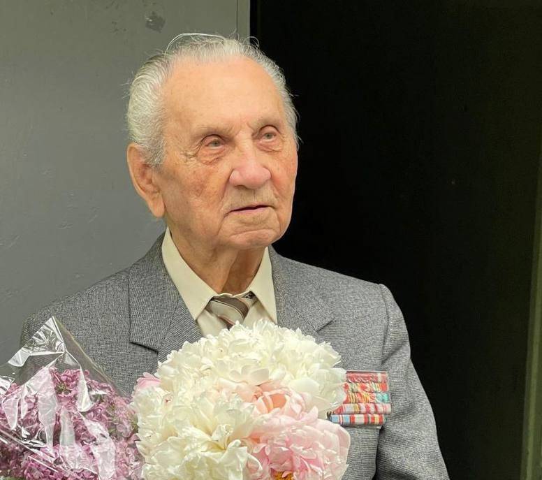 Алексей Логвиненко поздравил со 100-летним юбилеем ветерана войны из Ростова