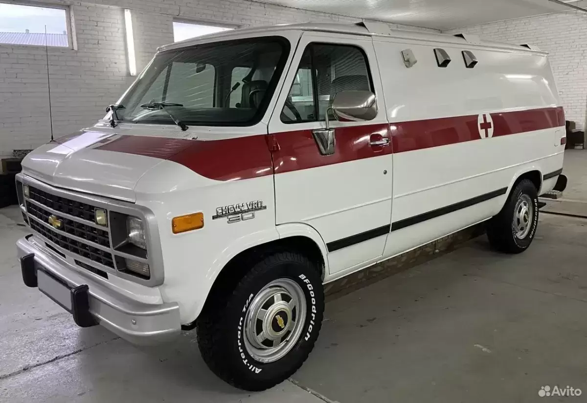 В Ростове выставили на продажу медицинский Chevrolet Van из гаража президента