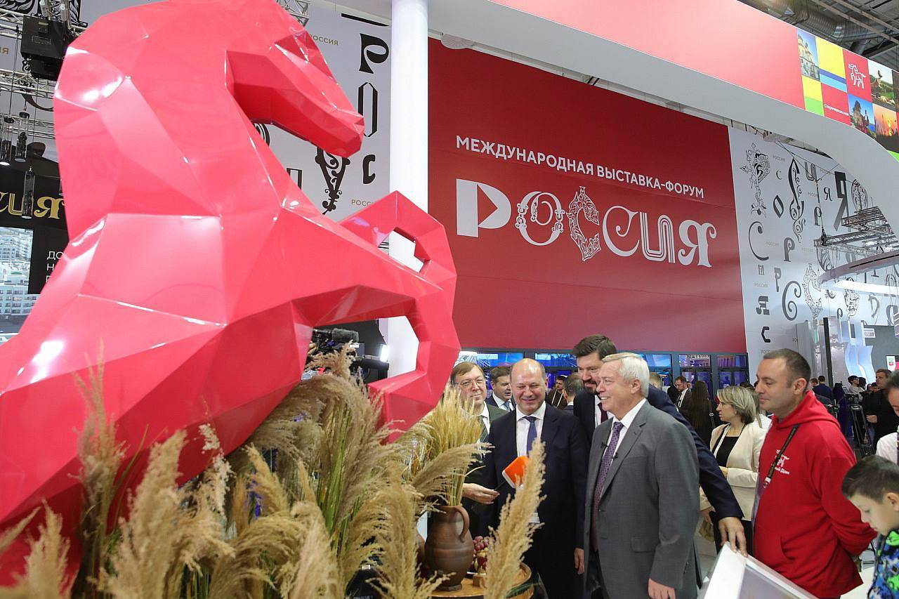 «Говорящего» красного коня со стенда региона на ВДНХ установят в центре Ростова