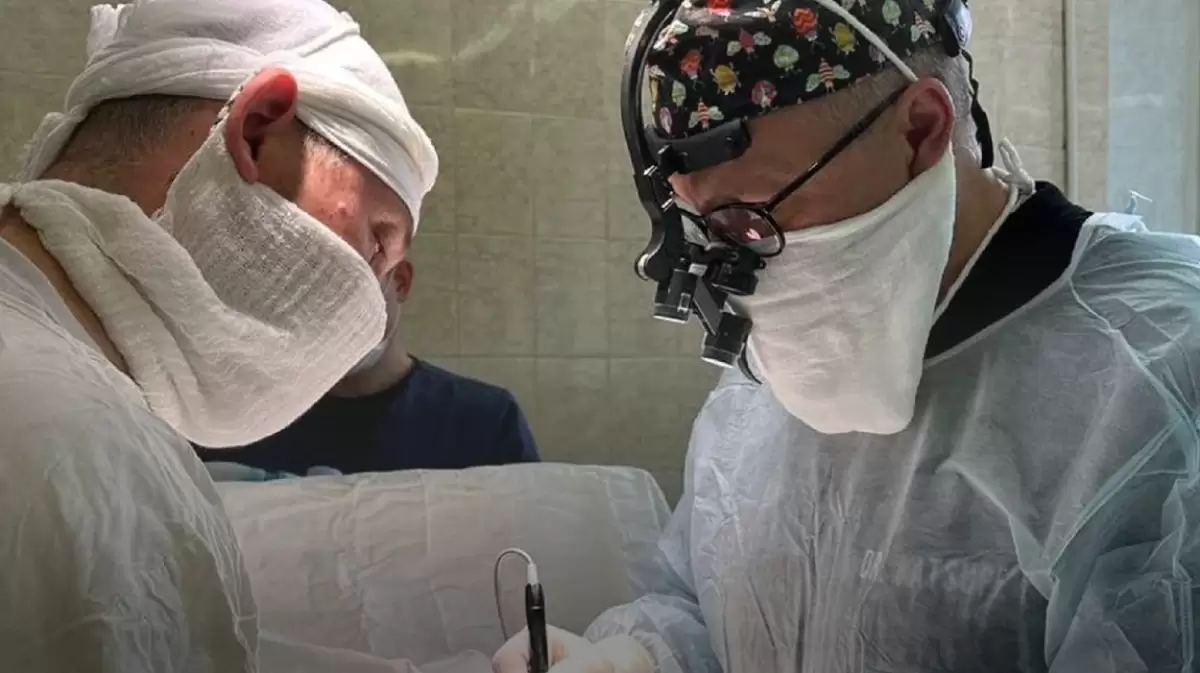Два ростовских хирурга спасли младенца с гигантской опухолью на шее