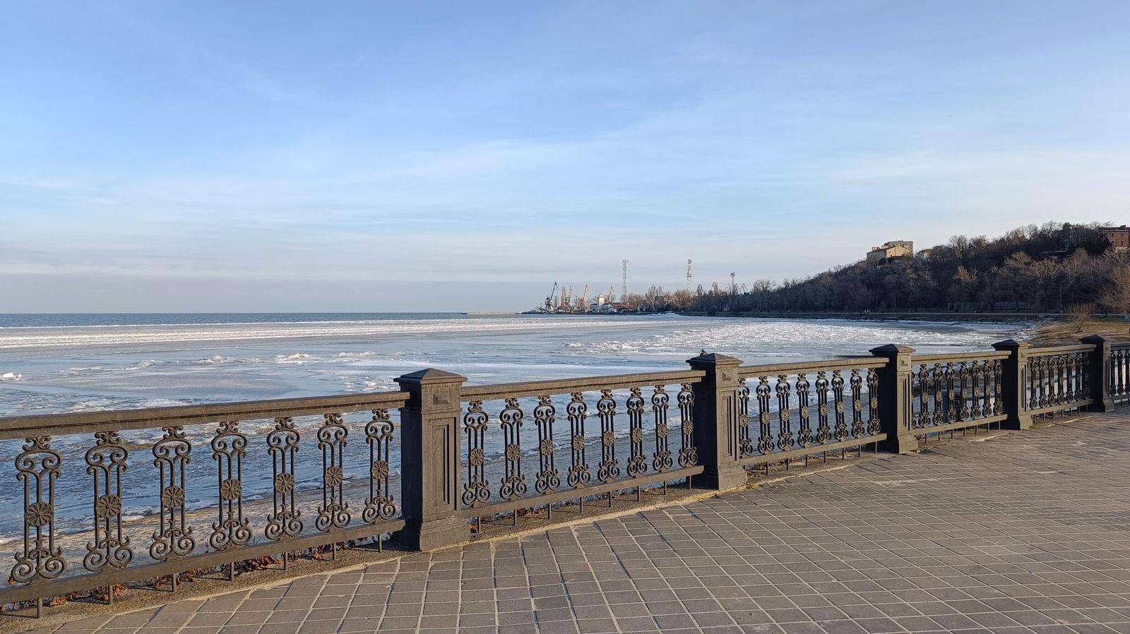 Ажурное ограждение набережной Таганрога заменит бетонный парапет