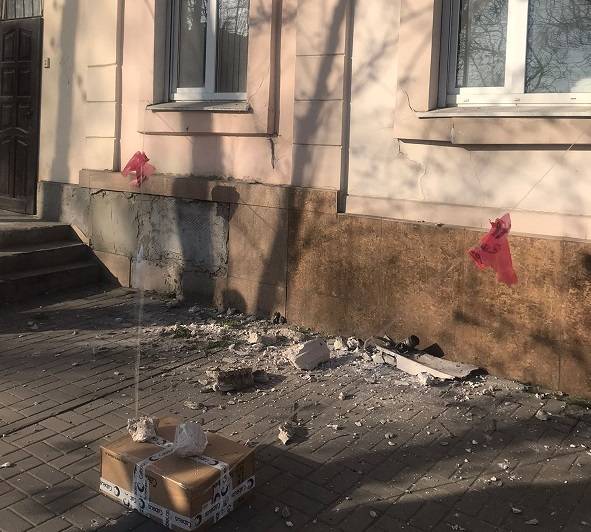 В центре Таганрога произошло обрушение фасада здания