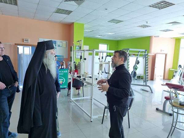 Монах Бурков посетил таганрогский медицинский центр XXI век