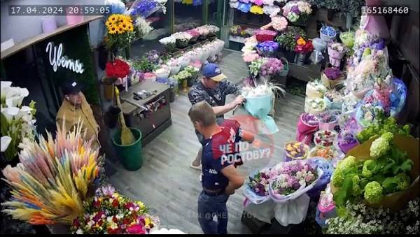 В Ростове продавец цветочного магазина расправился с грабителями