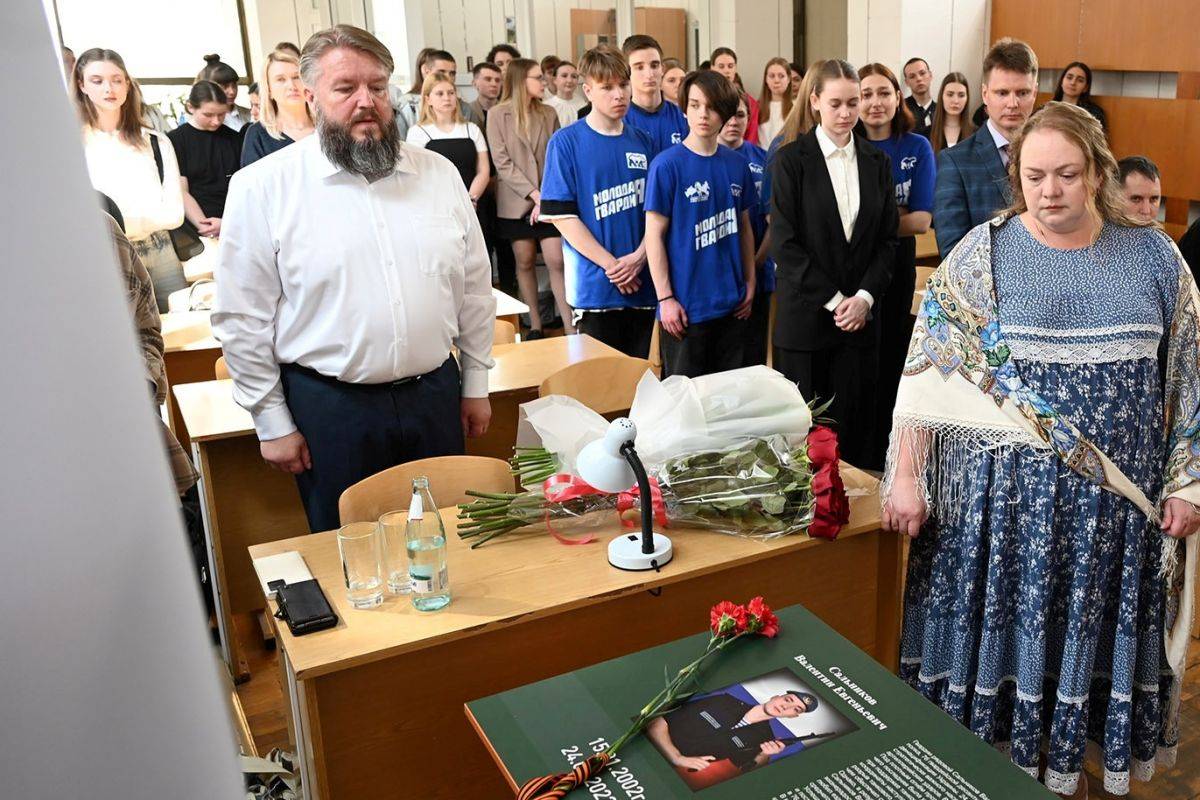 В Ростове в президентской академии открыли первую на Дону вузовскую парту героя СВО