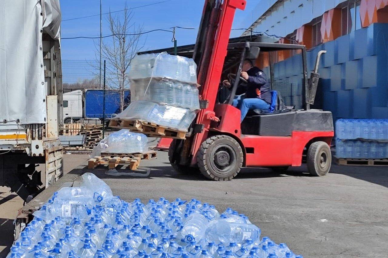 Ростовская область отправила в пострадавшие от паводка районы Оренбургской области 60 тонн бутилированной воды