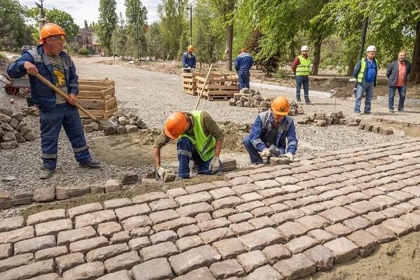 Реконструкцию части Пушкинской набережной Таганрога пообещали завершить в июле