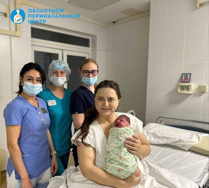 Экстренно доставленная по линии санавиации в Ростов 37-летняя жительница Шахт родила 10-го ребенка
