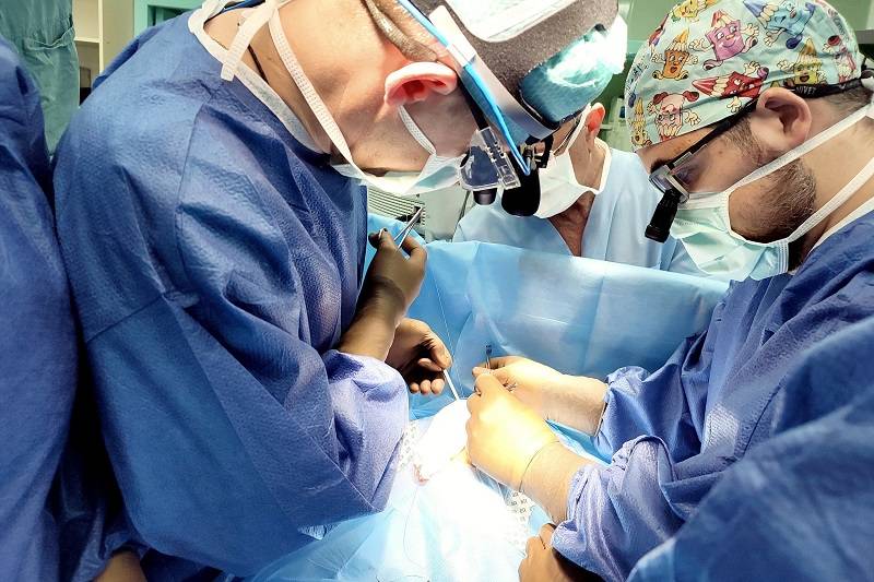 В Ростове хирурги РОКБ провели уникальную операцию на грудине месячному младенцу