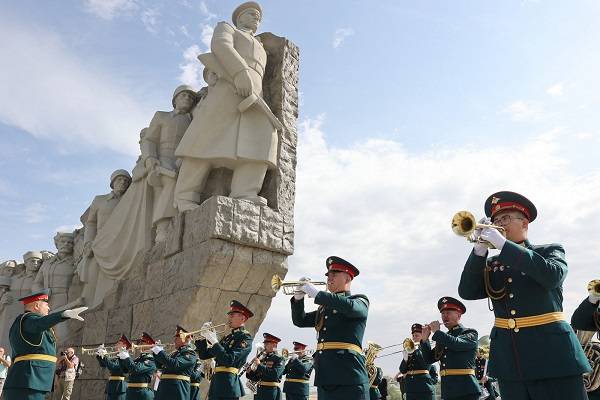 На  «Самбекских высотах» захоронили останки 88 бойцов времен ВОВ