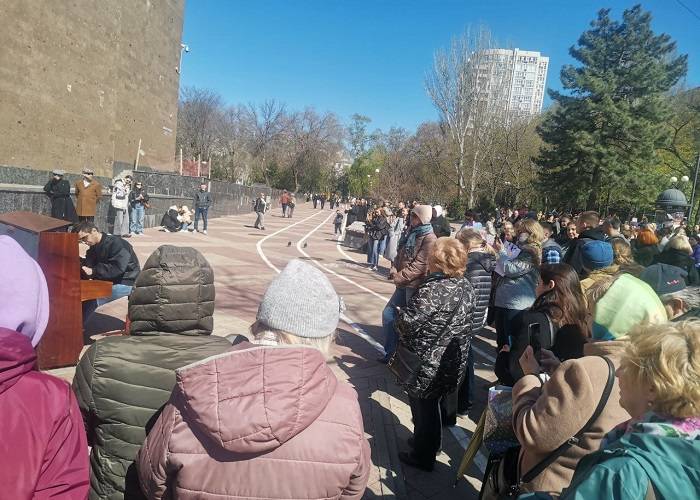 В Ростове собирали «живые» подписи за сохранение облика Публичной библиотеки