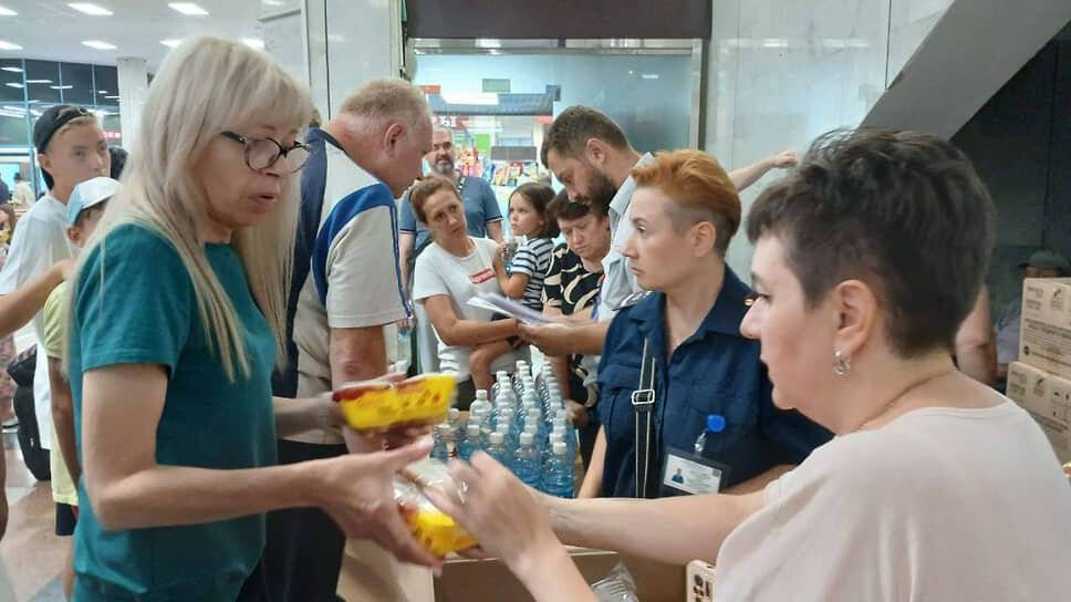 На Дону пассажиров задержанных поездов кормят бесплатно