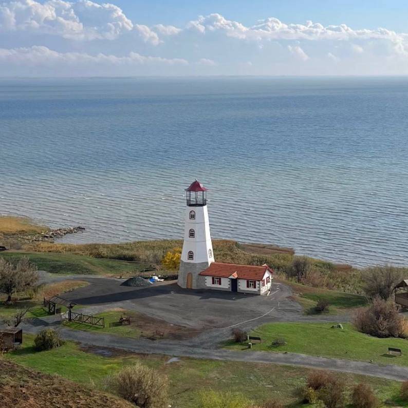 Маяк в Мержаново почти восстановлен