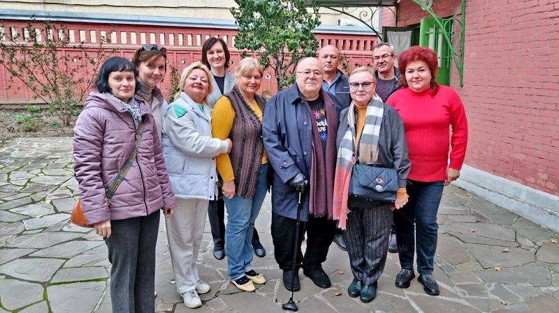 Народный артист Р РСФСР Александр Калягин вместе с женой сходил на экскурсию в музей «Лавка Чеховых» Таганроге