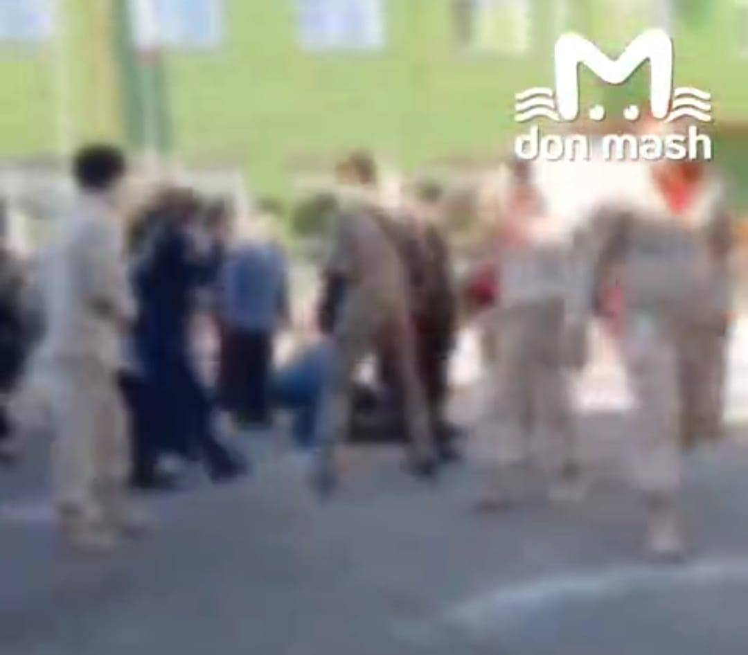 В Ростовской области конфликт подростков в сельской школе закончился массовой дракой и госпитализацией двоих участников