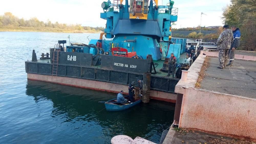 В Семикаракорске ведется монтаж плавучего причала